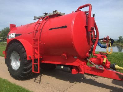 Hi-Spec 2600 Gallon slurry tanker