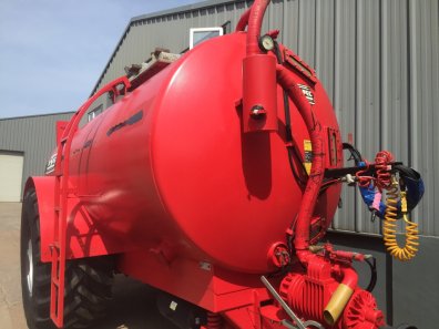 Hi-Spec 2600 Gallon slurry tanker