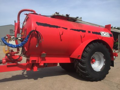 Hi-Spec 2600 Gallon slurry tanker