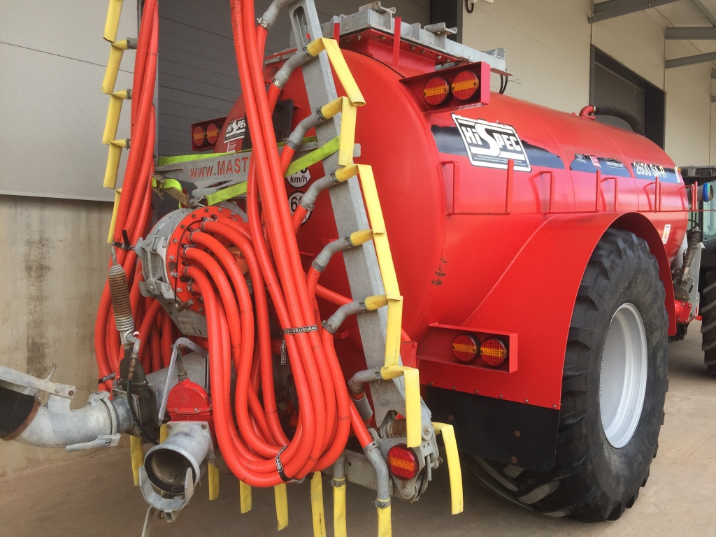 Hi-Spec 2600 Gallon slurry tanker