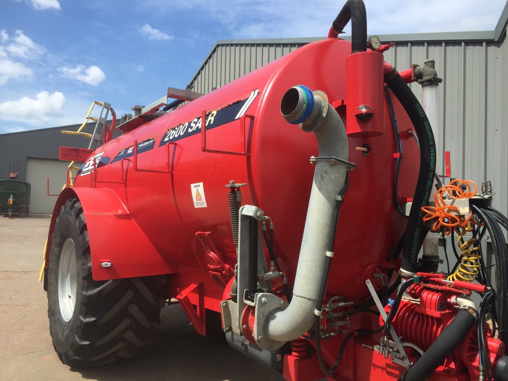 Hi-Spec 2600 Gallon slurry tanker
