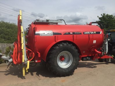 Hi-Spec 2600 Gallon slurry tanker