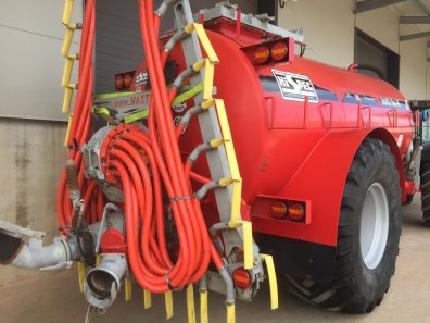 Hi-Spec 2600 Gallon slurry tanker