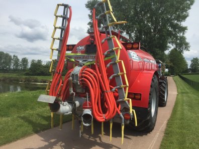 Hi-Spec 2600 Gallon slurry tanker