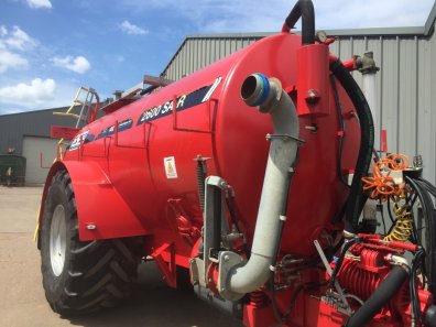 Hi-Spec 2600 Gallon slurry tanker