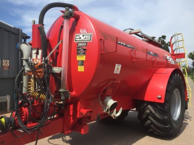 Hi-Spec 2600 Gallon slurry tanker