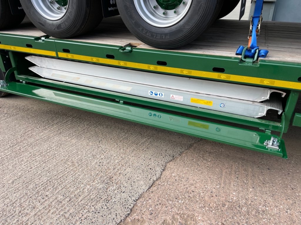 Bailey Flat Deck Tri-axle trailer