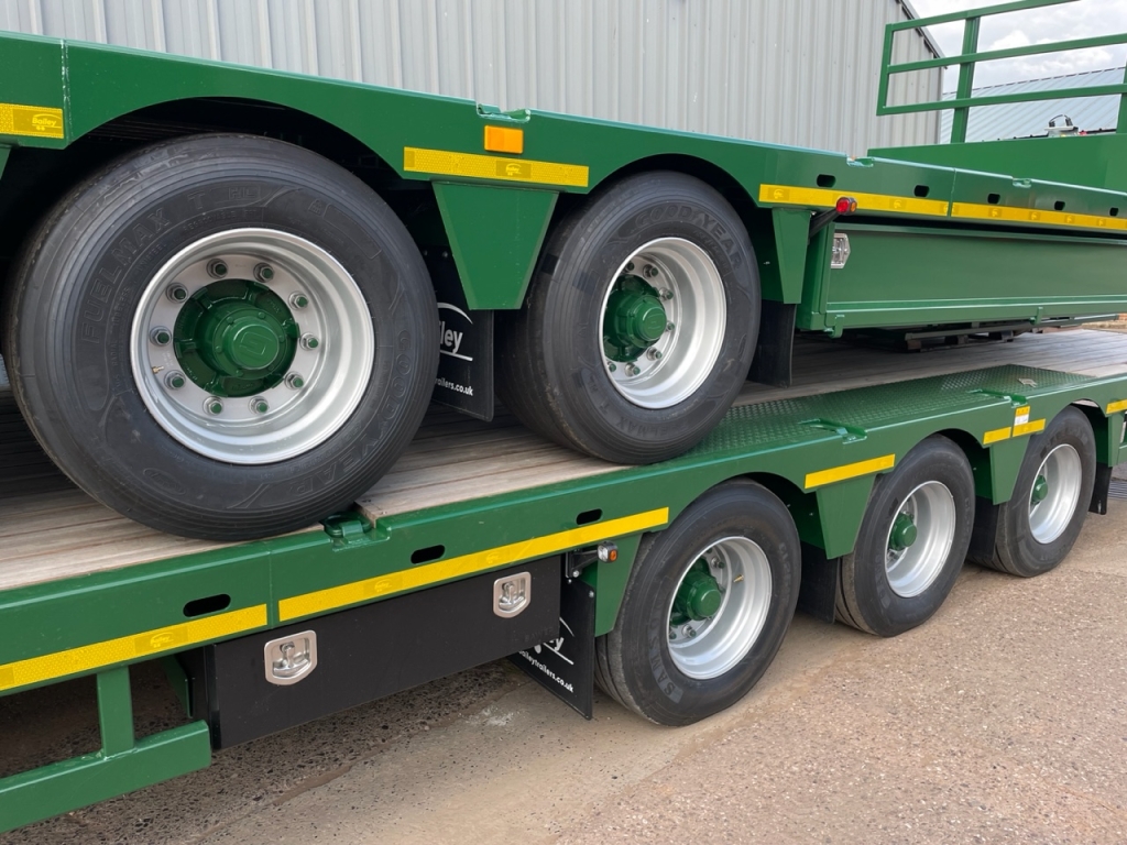 Bailey Flat Deck Tri-axle trailer