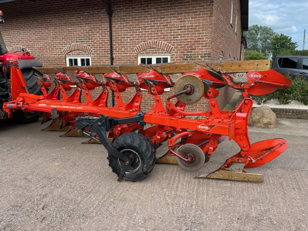 Kuhn Multi-Master 122 plough