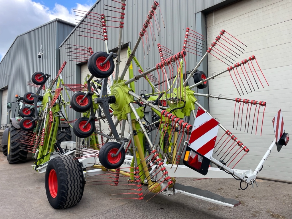 Claas liner 3600 4 rotor rake