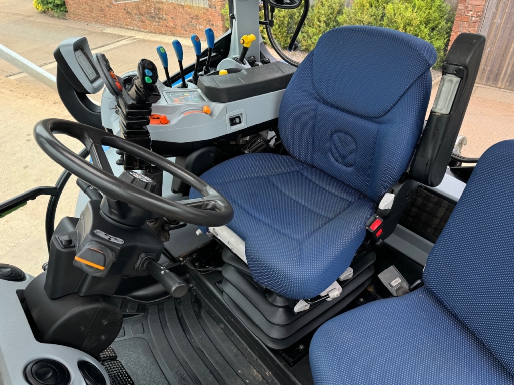 New Holland T6.145