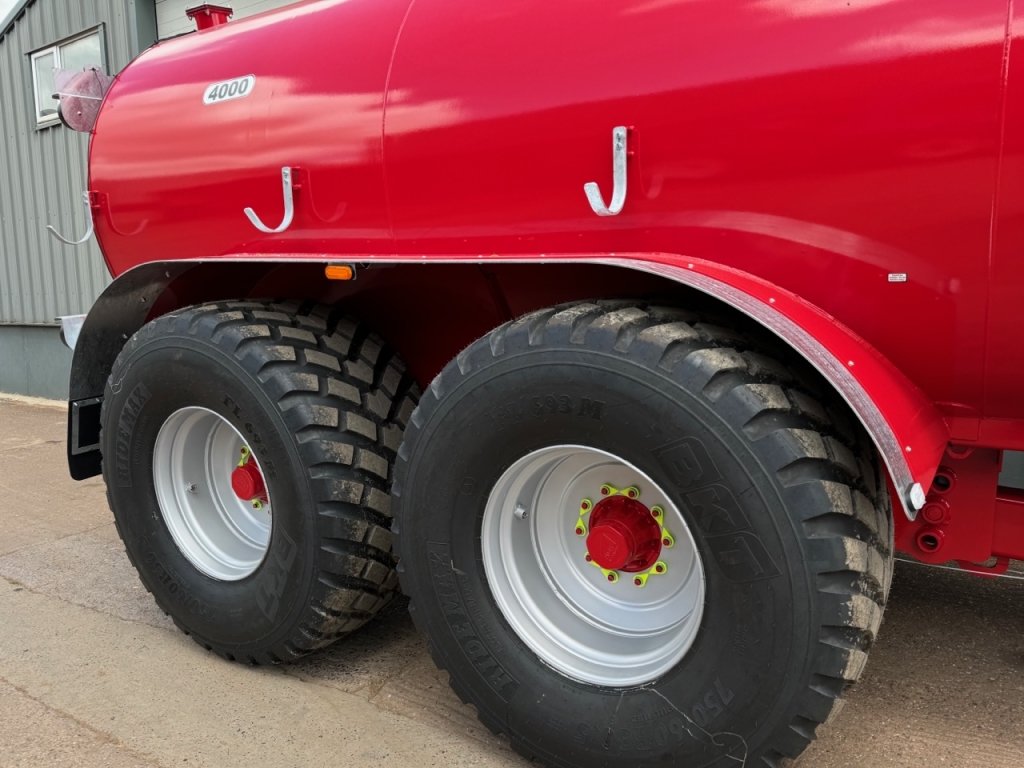 Redrock 4,000 Gallon tanker