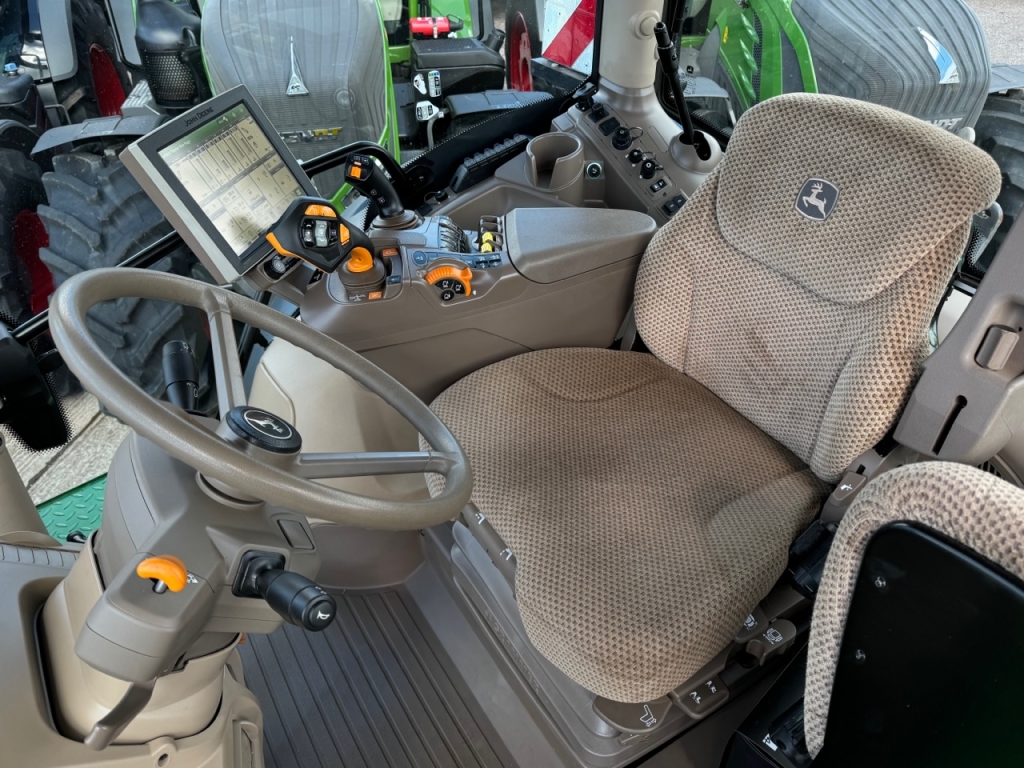 John Deere 6R 250