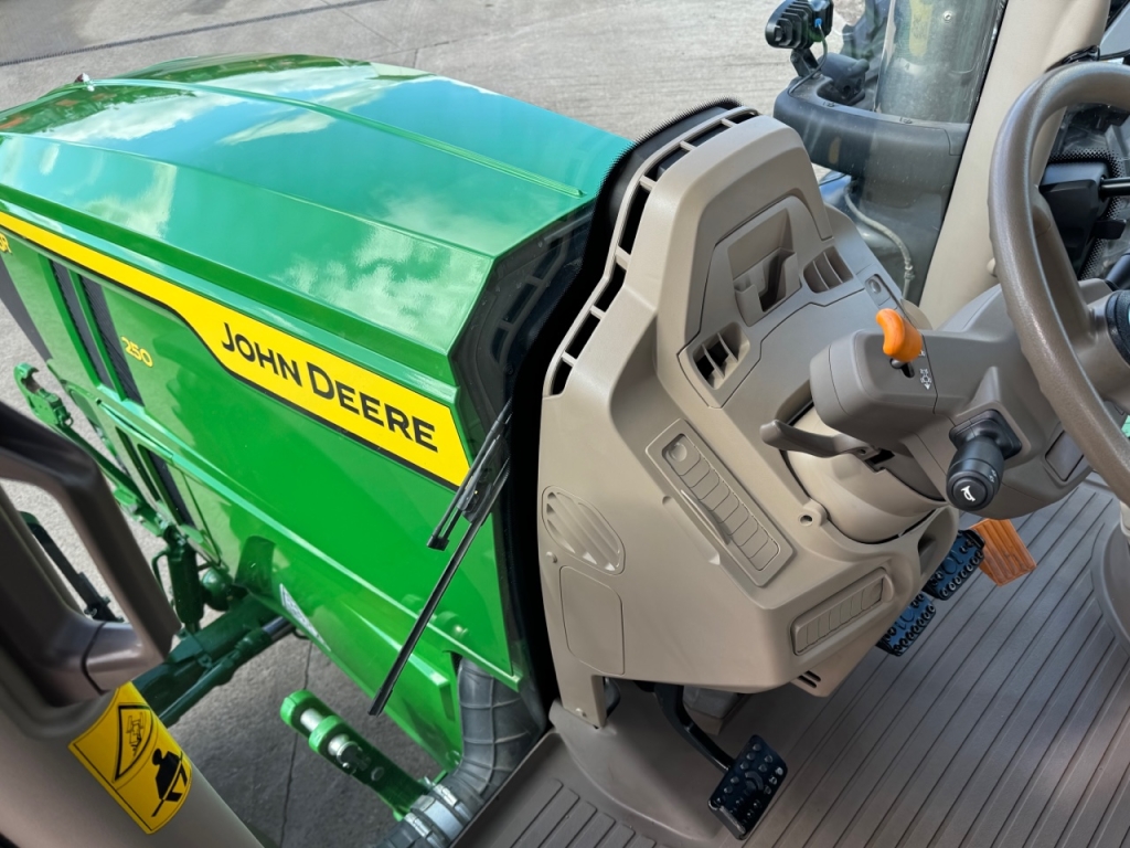 John Deere 6R 250