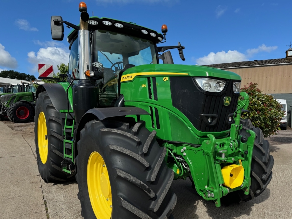 John Deere 6R 250