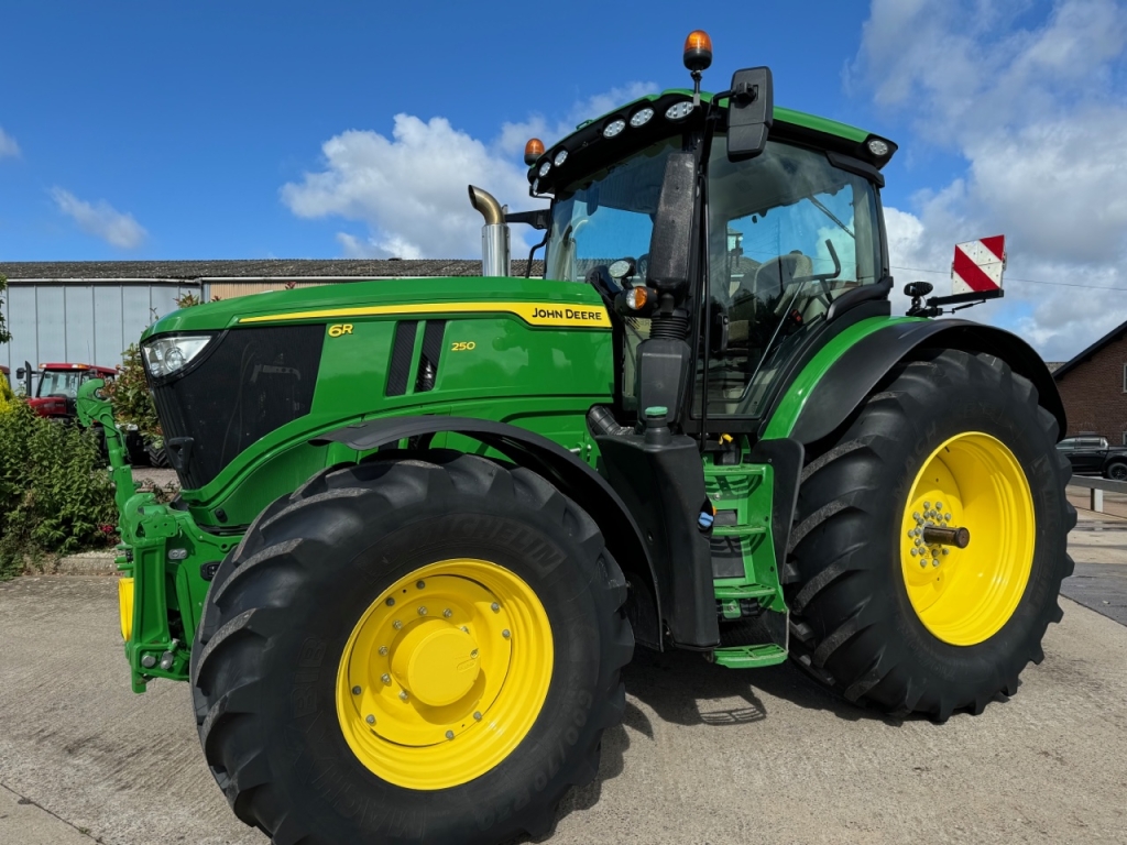 John Deere 6R 250