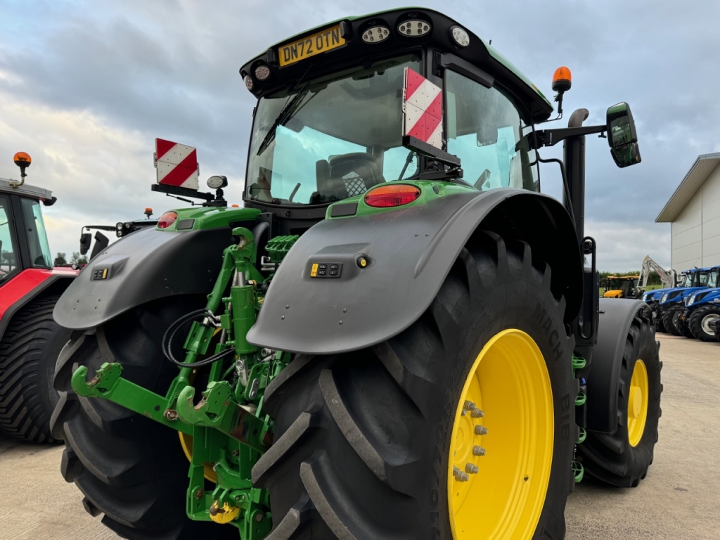 John Deere 6R 215