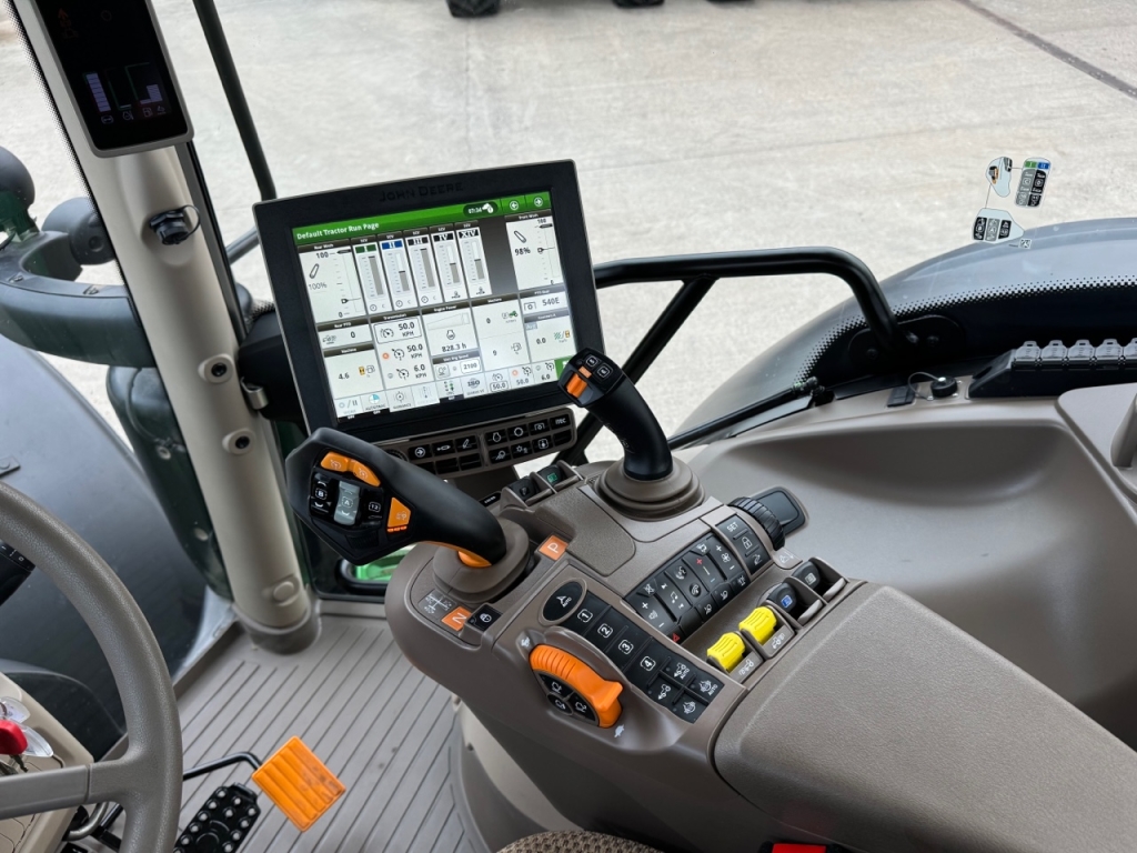 John Deere 6R 215