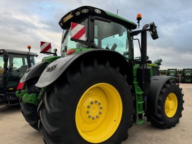 John Deere 6R 215