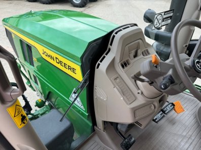 John Deere 6R 215