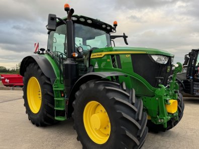 John Deere 6R 215