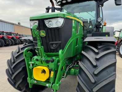 John Deere 6R 215