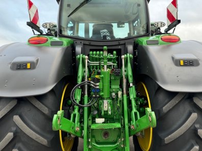John Deere 6R 215