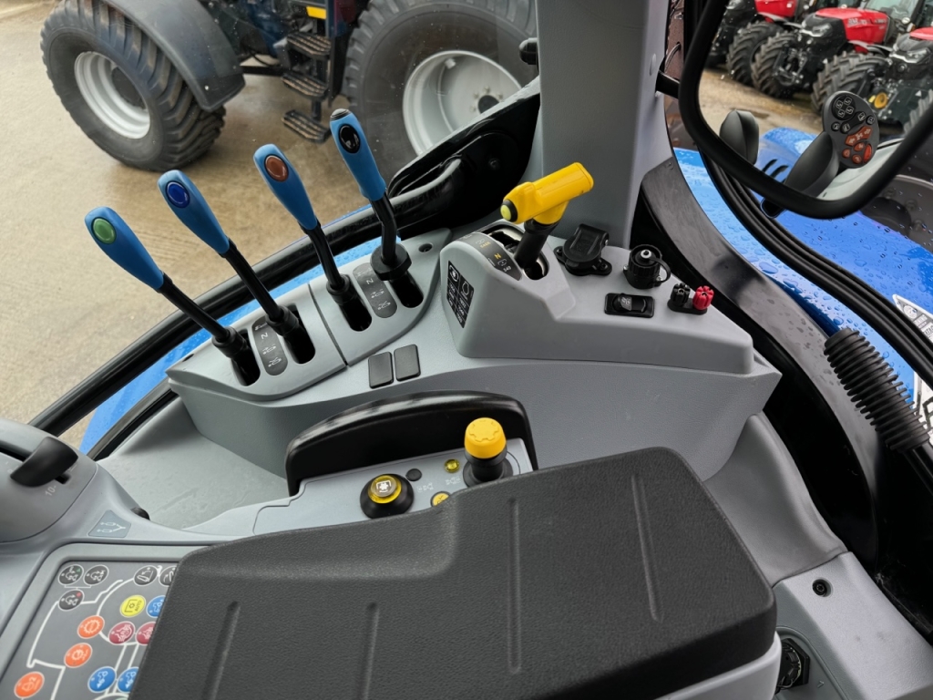 New Holland T6.180