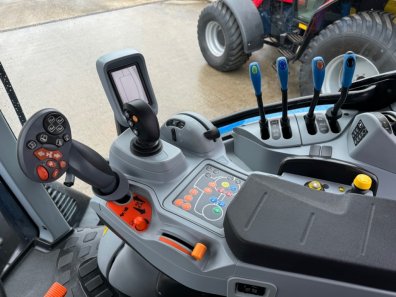 New Holland T6.180