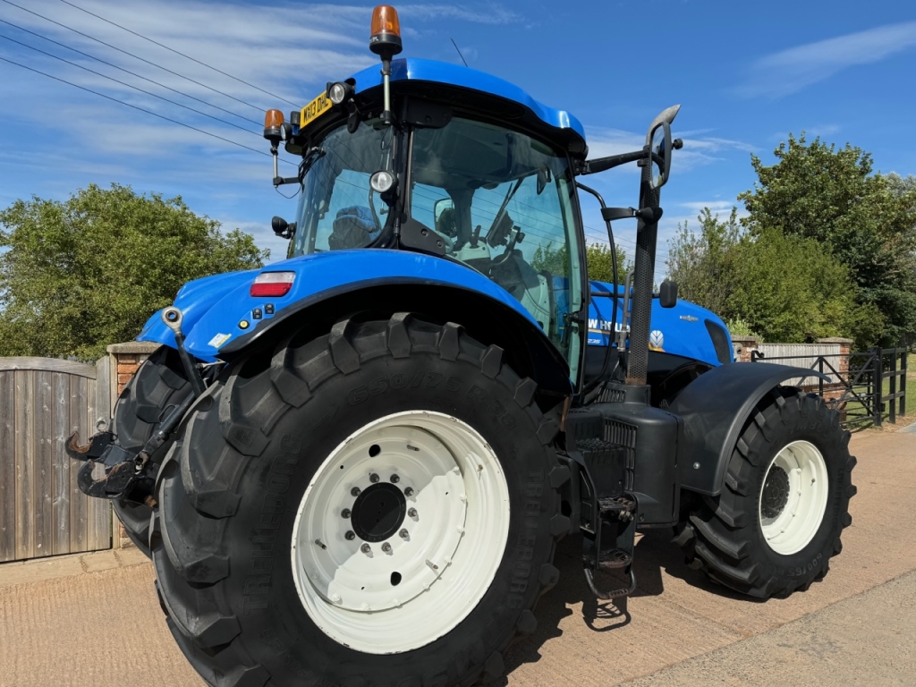 New Holland T7.235