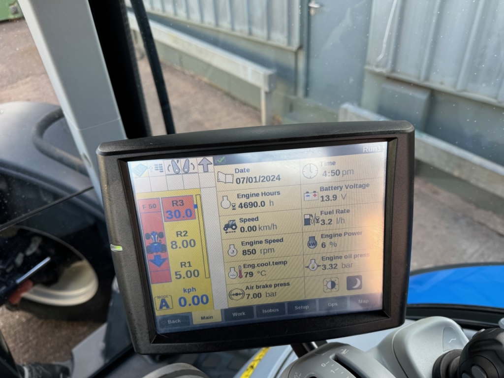 New Holland T7.235
