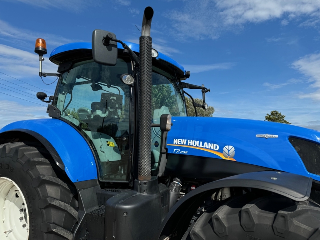 New Holland T7.235