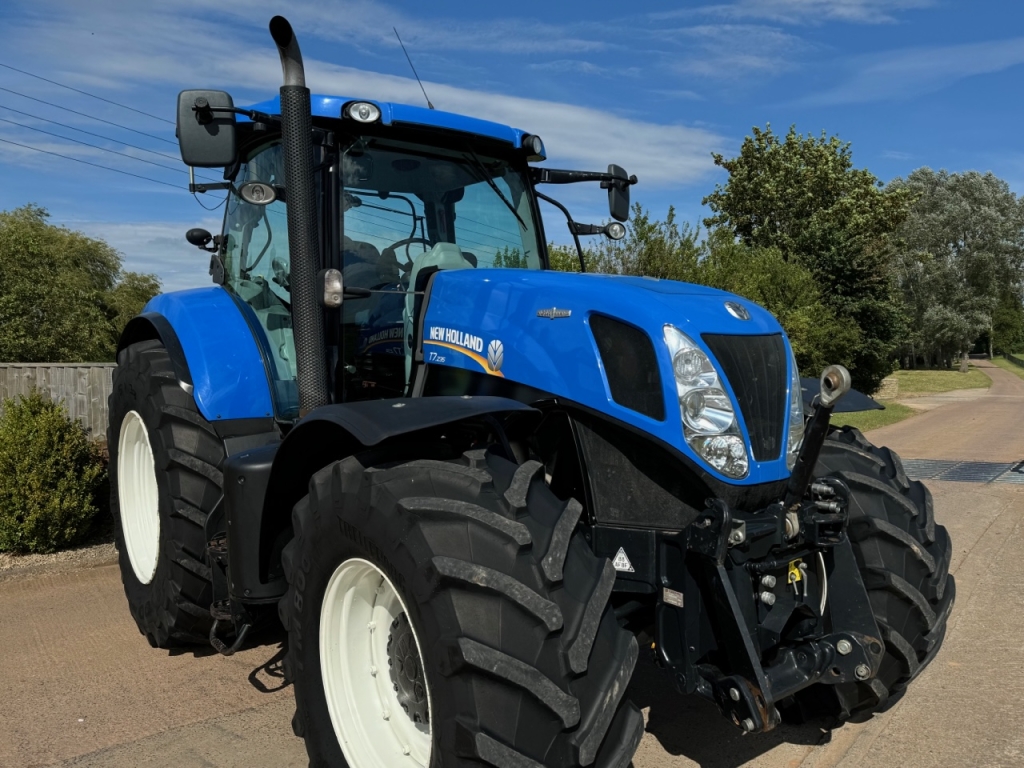 New Holland T7.235