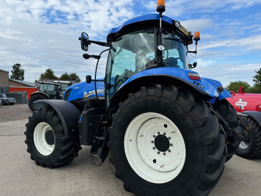 New Holland T7.235
