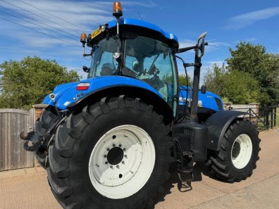 New Holland T7.235