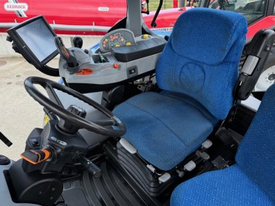 New Holland T7.235