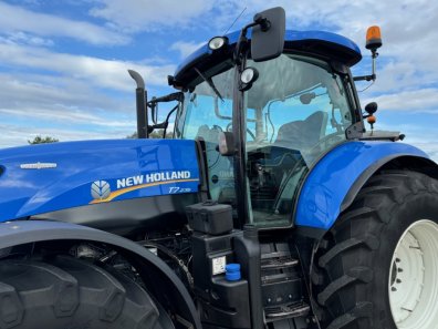 New Holland T7.235