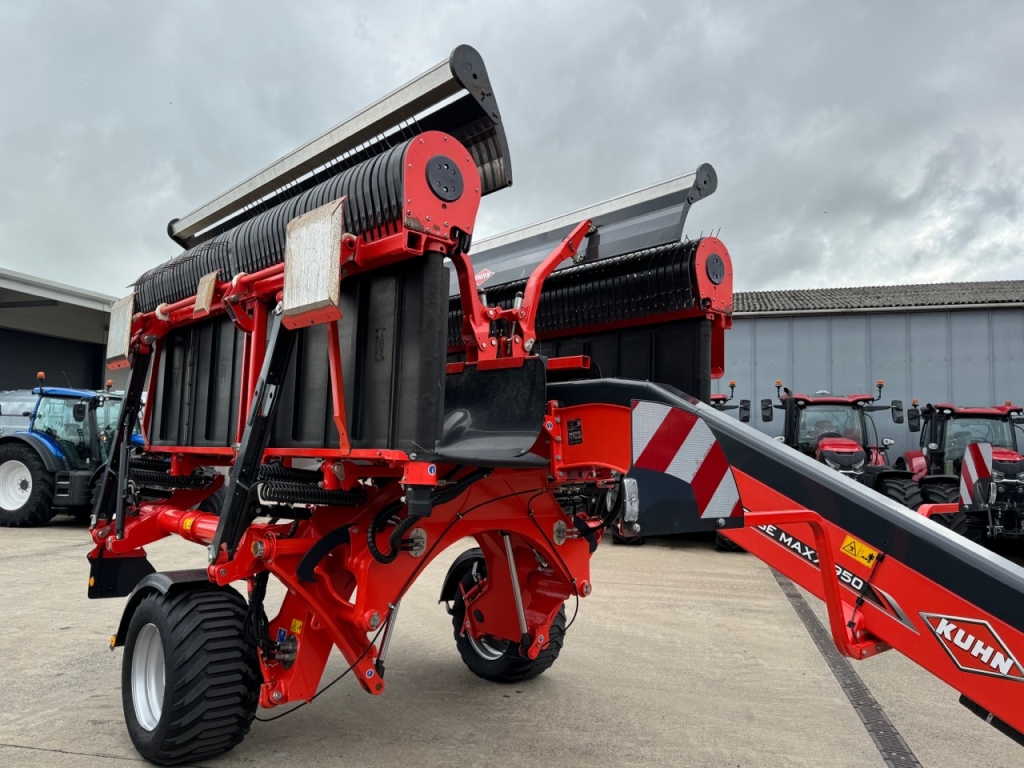 Kuhn Merge Maxx 950