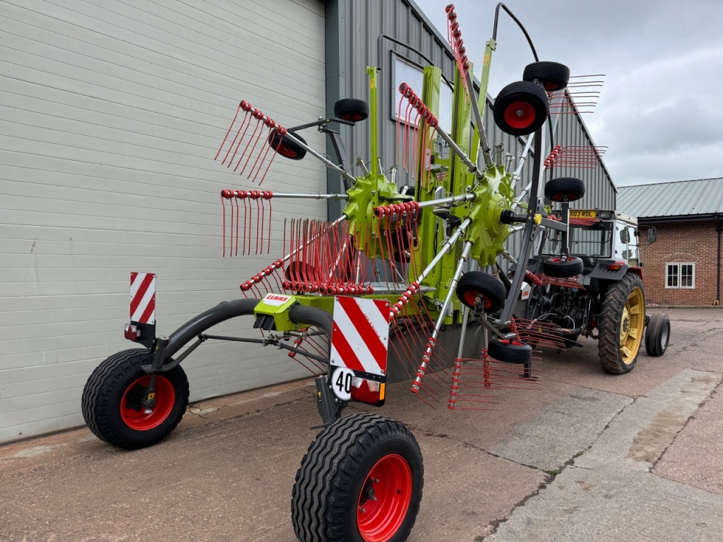 Claas Liner 2900 Business twin rotor rake