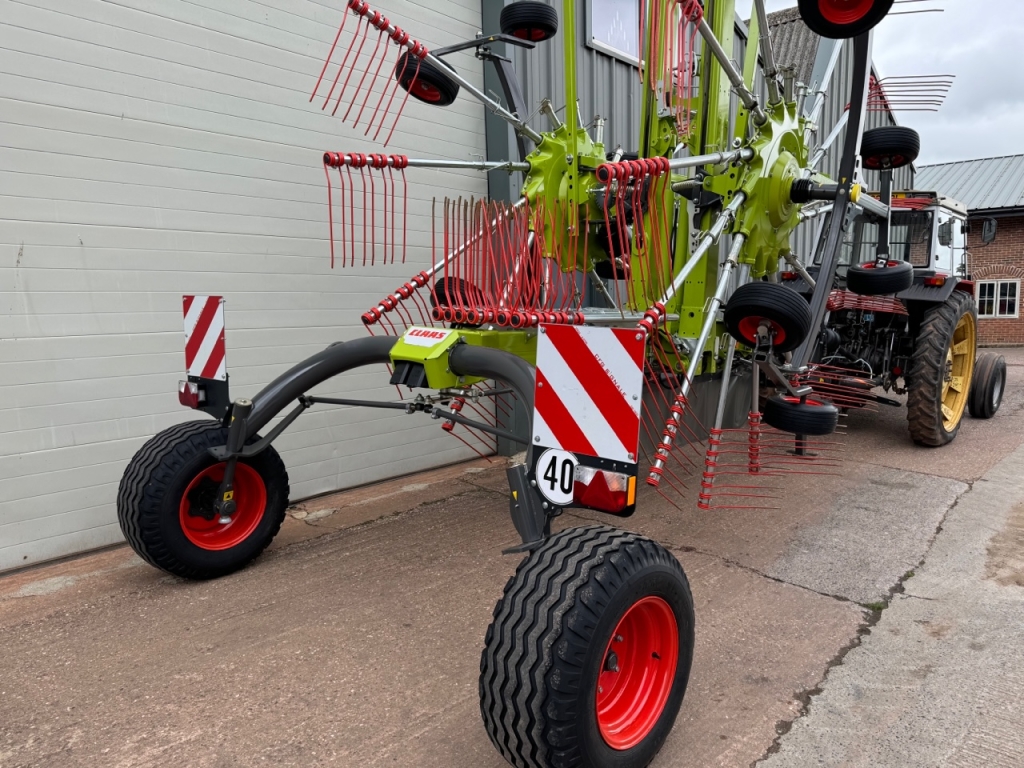 Claas Liner 2900 Business twin rotor rake