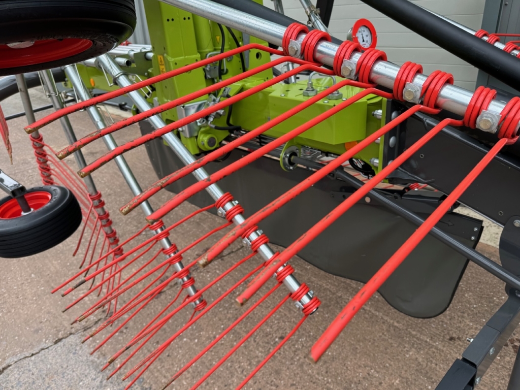 Claas Liner 2900 Business twin rotor rake