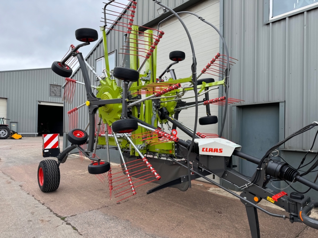 Claas Liner 2900 Business twin rotor rake