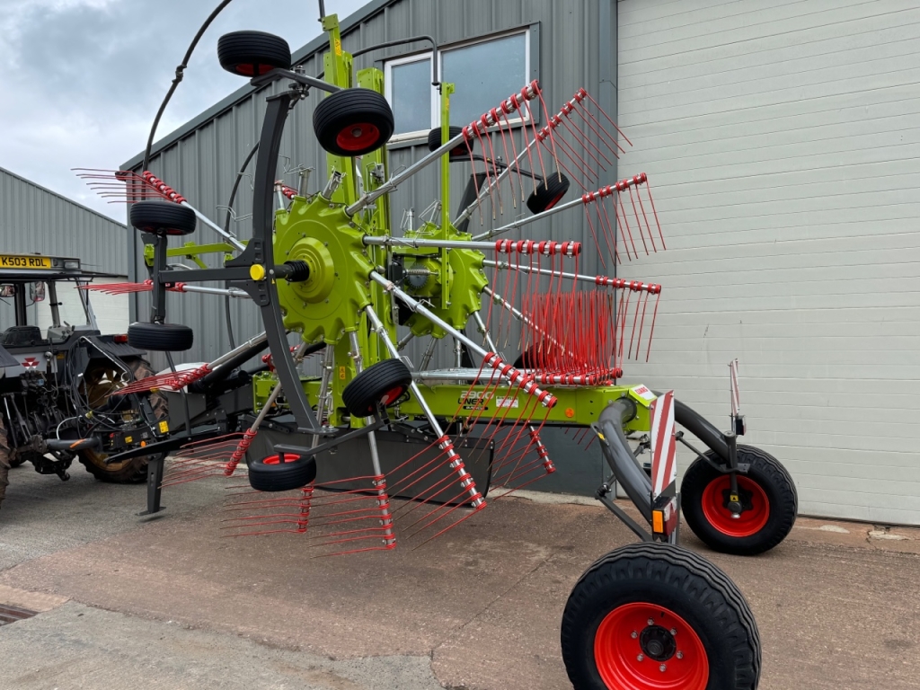 Claas Liner 2900 Business twin rotor rake