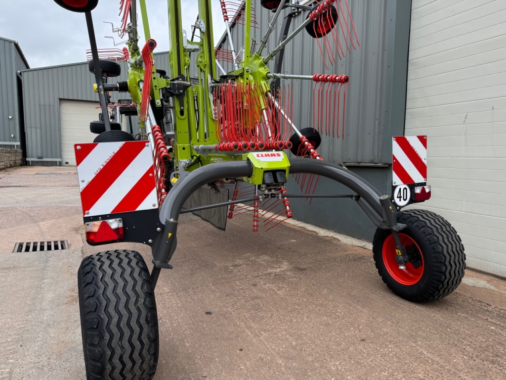 Claas Liner 2900 Business twin rotor rake