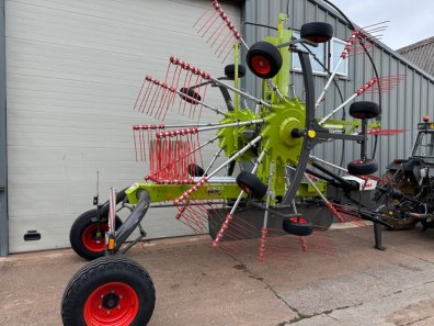 Claas Liner 2900 Business twin rotor rake