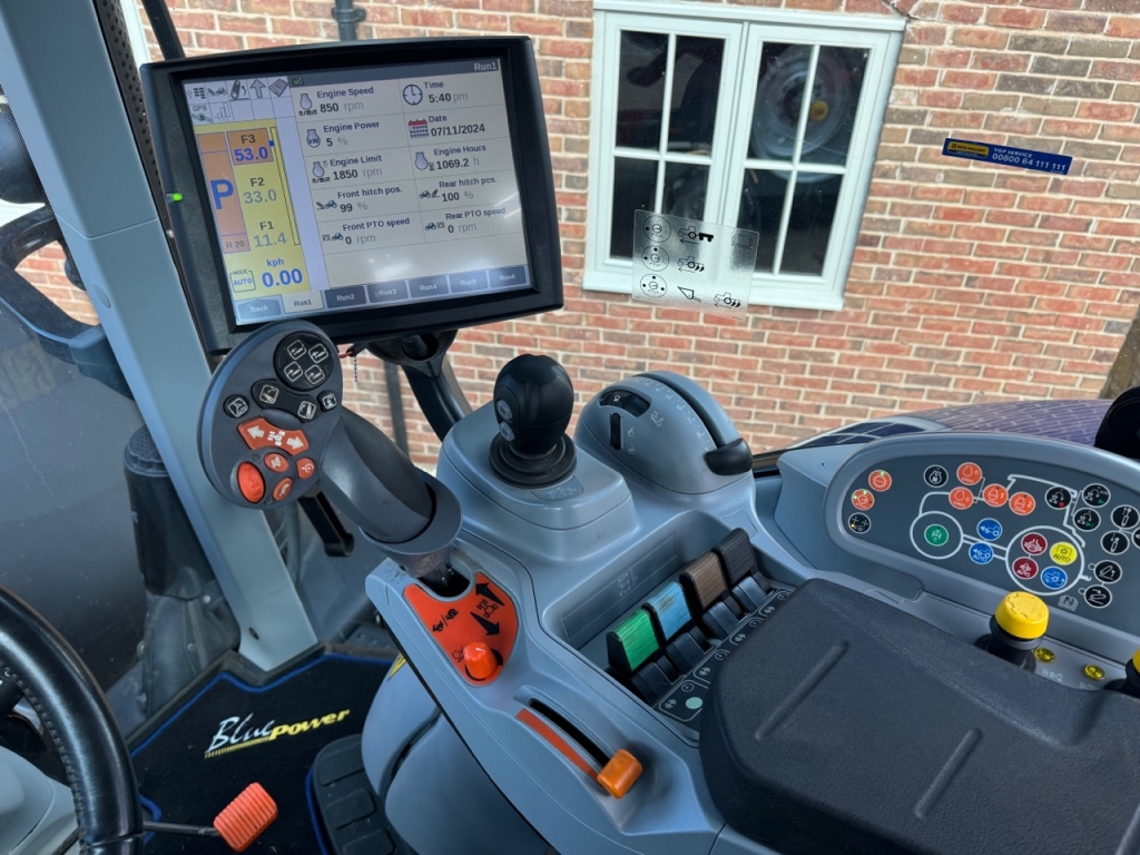 New Holland T7.270