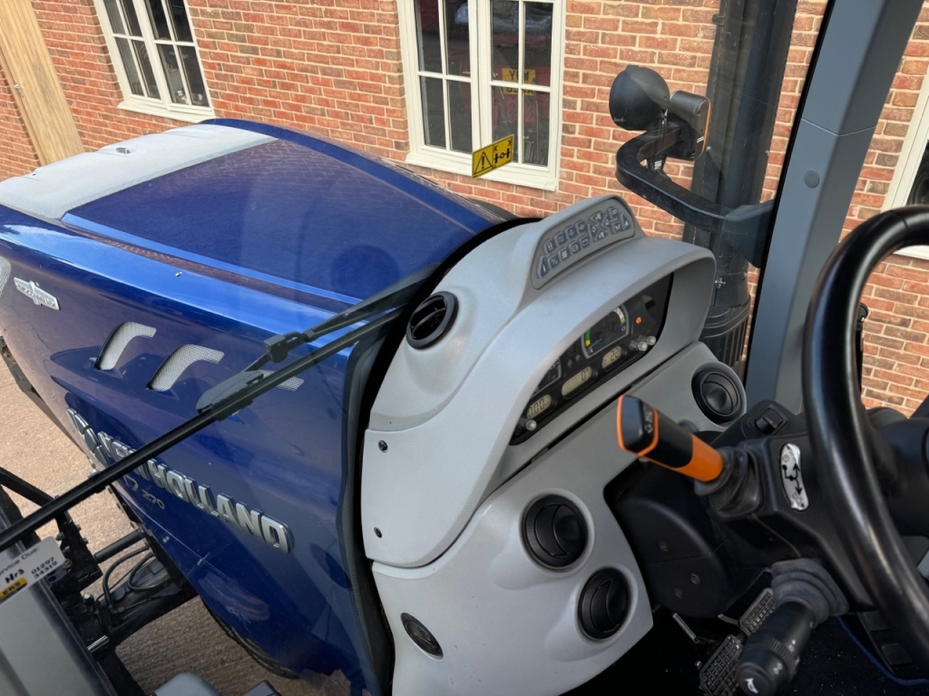 New Holland T7.270