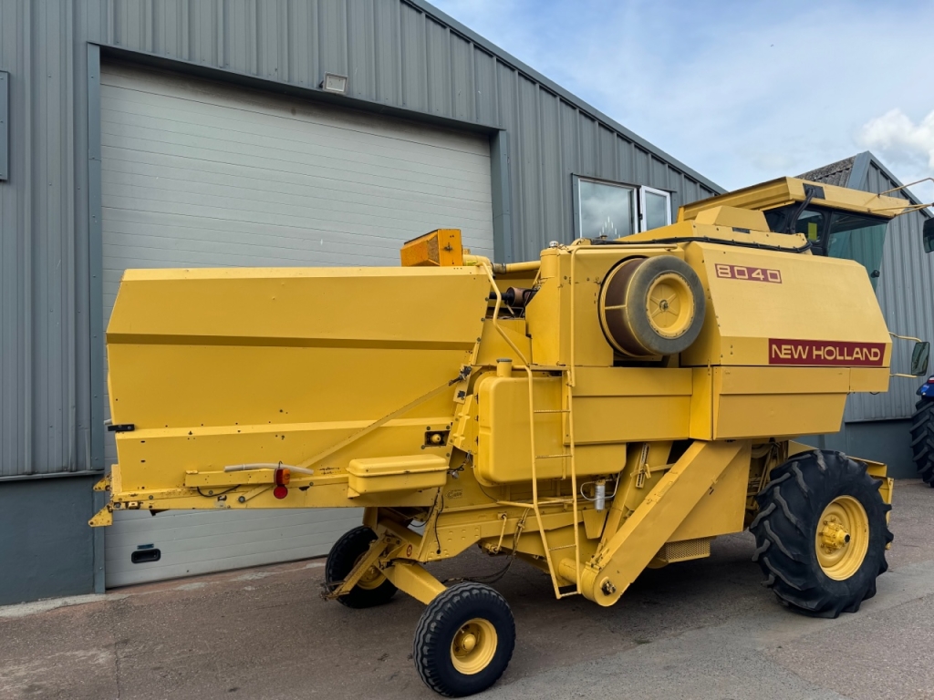 New Holland 8040