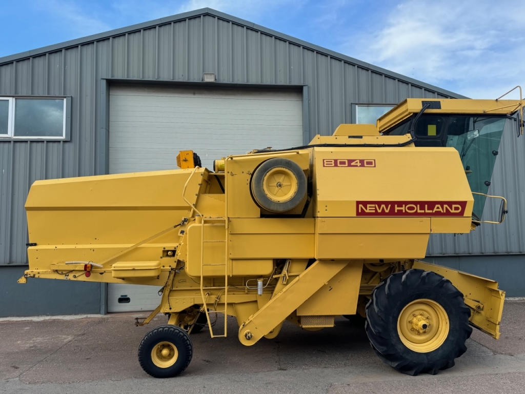 New Holland 8040