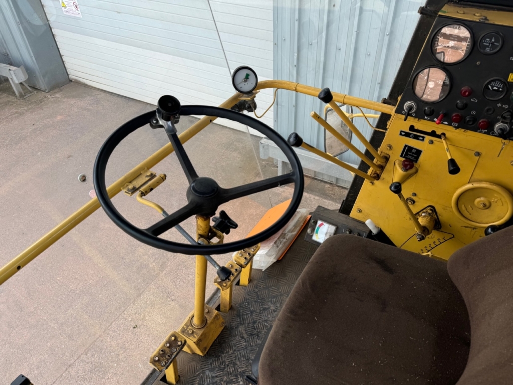 New Holland 8040